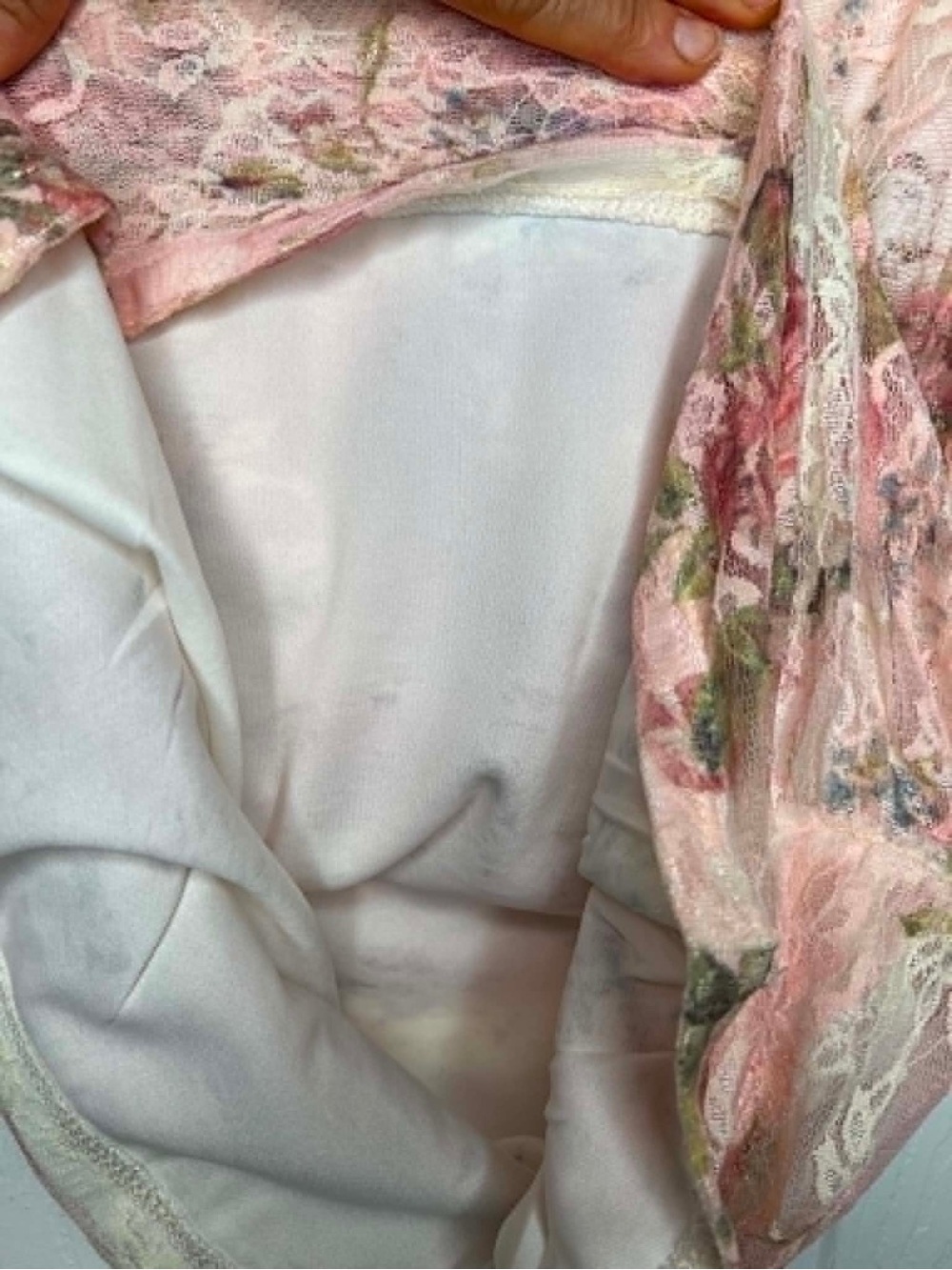 Delicate  women’s sleeveless floral top  Size L - Picture 7 of 7